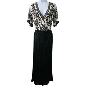 575. Max Studio Black Pleated Midi Skirt - Size Small